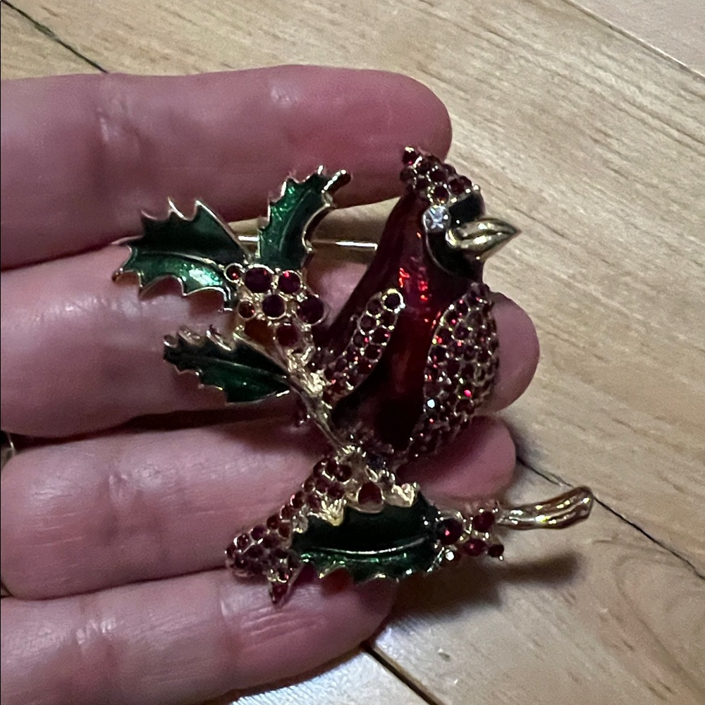 Elegant Vintage Red and Green Bird Brooch - Picture 9 of 11